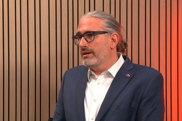 Hojsík u Závodského: Fico zľahčuje uznesenie europarlamentu. Stopku pre eurofondy ale nemohlo PS podporiť
