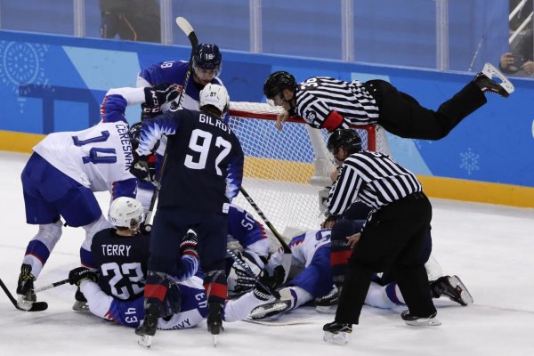 Po senzačnom víťazstve nad Rusmi hokejisti prehrali s USA 1:2