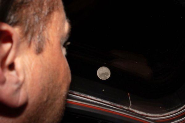 Posádka misie Artemis II sa pripravuje na návrat domov. Sledujte spolu s nami priamy prenos pristátia posádky lode Integrity
