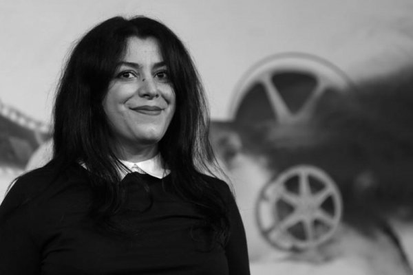 Zomrela Marjane Satrapiová, autorka komiksu a filmu Persepolis