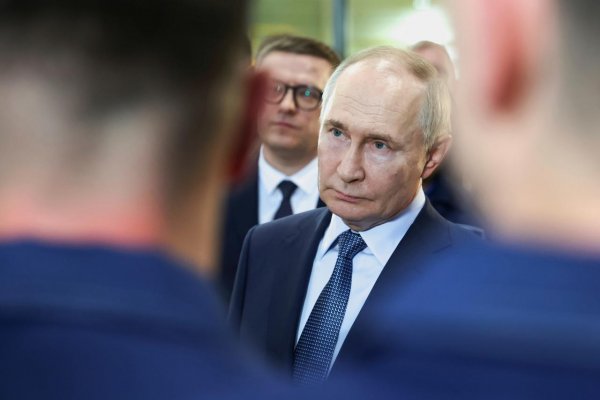 Kritici Putina sú prenasledovaní aj rok po výmene väzňov, tvrdí Amnesty International