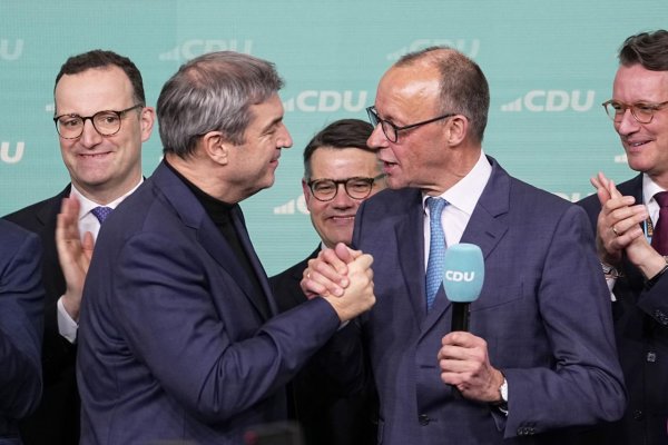 V nemeckýzch voľbách zvíťazili CDU/CSU pred AfD