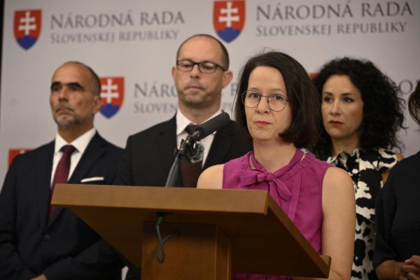 Cudzinci si musia kupovať termíny na cudzineckej polícii v nevysledovateľnej kryptomene za 50 až 300 eur