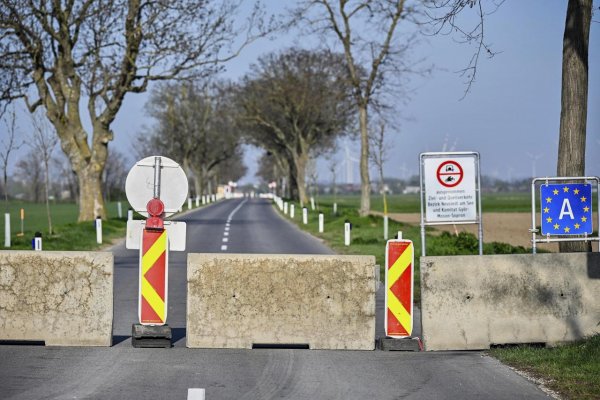 Rakúsko predĺžilo kontroly na hraniciach s Českom a Slovenskom