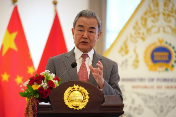 Šéf čínskej diplomacie Wang I vyhlásil, že Peking bude chrániť práva a záujmy Iránu