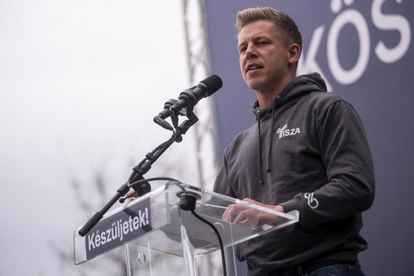 Systém v Maďarsku je potrebné zmeniť pokojne a zodpovedne, vyhlásil Magyar