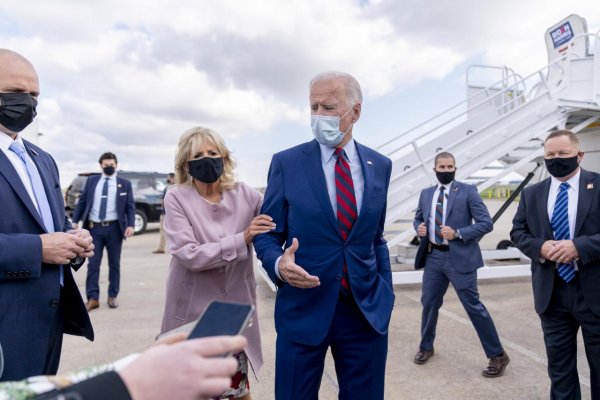 Joe Biden si pri hre so psom zlomil nohu