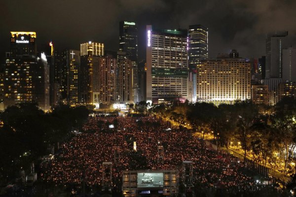 Na pekinský masaker spomínalo v Hongkongu viac ako 180-tisíc ľudí