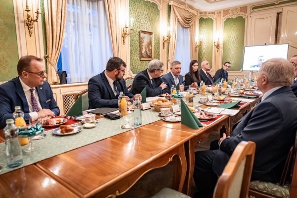 Fico rokoval s odborníkmi o príprave novely Ústavy SR