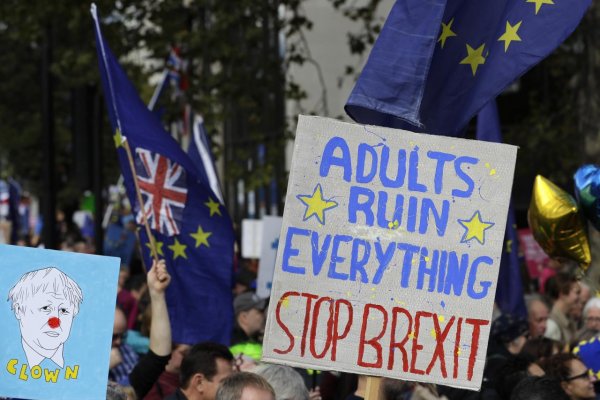 Za druhé referendum o brexite demonštrujú v Londýne desaťtisíce ľudí