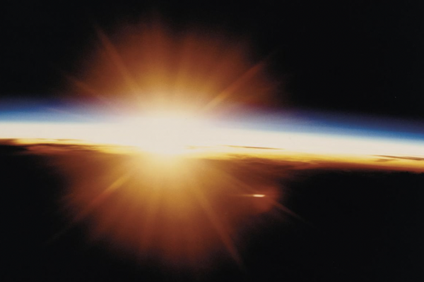 Martin Mojžiš: Slnko a Zem