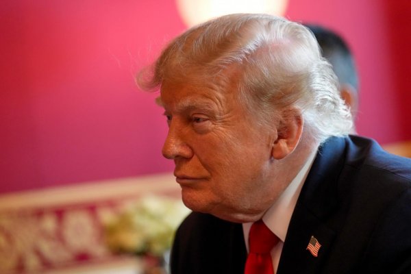 Trump odmietol návrh Iránu na prímerie, očakáva obnovenie útokov po voľbách, píše The Wall Street Journal