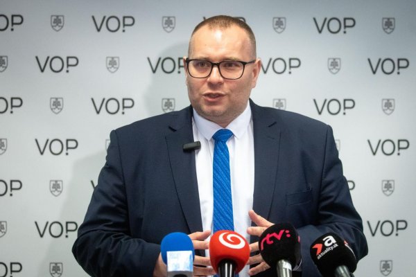 Verejný ochranca práv doručil NR SR mimoriadnu správu, hovorí o porušení práv políciou