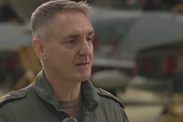 32 proti jednému. NATO je NATO. Zaútočte a zničíme vás, varoval nemecký generál Moskvu