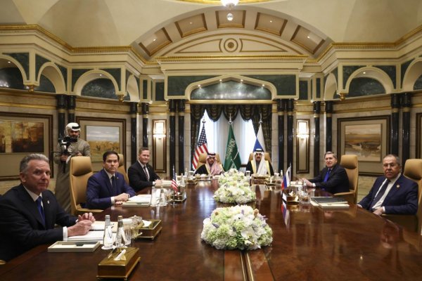 Spojené štáty a Rusko začali rokovania o vzájomných vzťahoch a Ukrajine