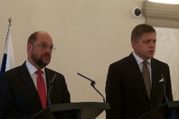 Šéf europarlamentu pochválil Ficovu postavu