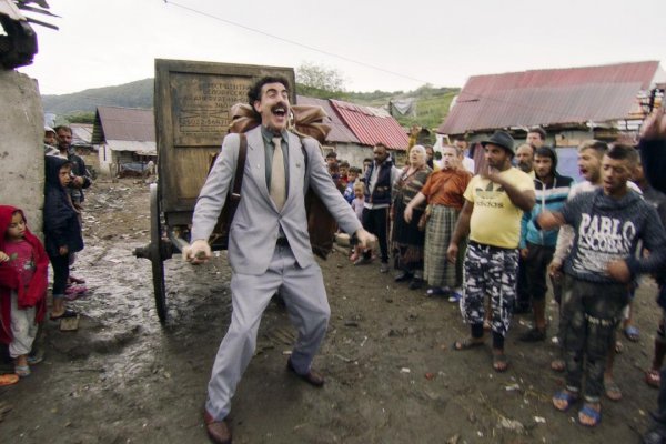 Borat 2 a Nomadland bodovali na Zlatých glóbusoch v hlavných kategóriách