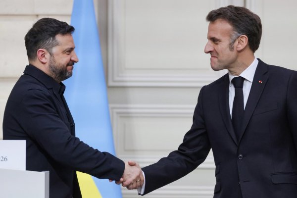 Macron o Zelenského účasti na samite G7: Treba „obnoviť konsenzus“ o podpore Ukrajiny