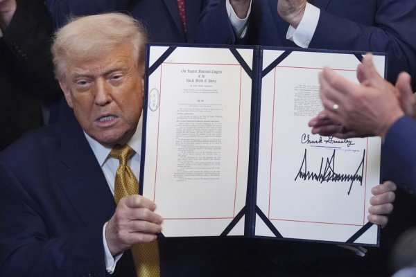 Hašek ostro kritizuje Trumpa za sľuby o ukončení vojny: „Ani sa neospravedlnil rodinám tisícov mŕtvych“