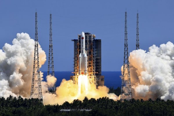 Na Zem nekontrolovateľne dopadla čínska raketa, NASA kritizuje Peking
