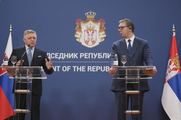 Fico má vystúpiť na mítingu Vučičovej strany v Belehrade