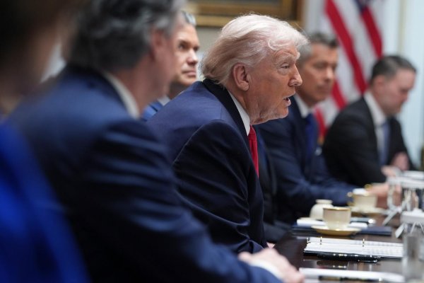 Putin prisľúbil, že týždeň nebude útočiť na Kyjev, vyhlásil Trump