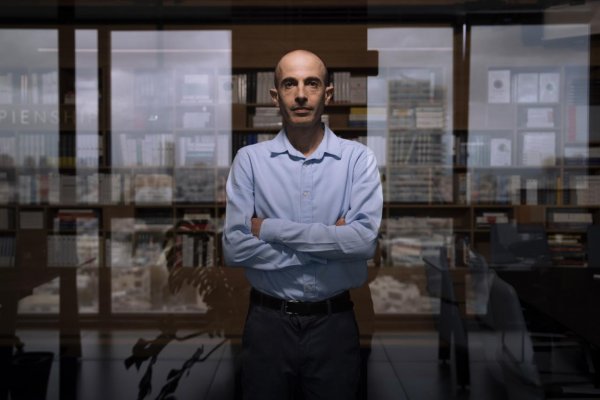 Yuval Harari varuje, M. Gálisová, M. Mojžiš a Š. Hríb reagujú