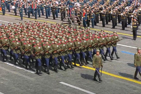 Na Červenom námestí v Moskve sa začala vojenská prehliadka k Dňu víťazstva