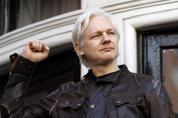 Britský súd rozhodol nevydať Assangea do USA. Obáva sa jeho duševného zdravia