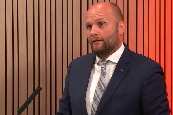 Naď u Braňa Závodského: Fico dal sám sebe rentu a ľudia si nemajú za čo kúpiť lieky. Referendum sa oplatí