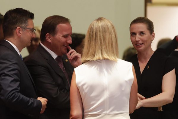 Mimoriadny samit EÚ prerušili do utorka 