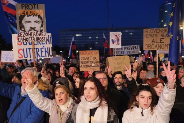 LIVE: V Bratislave podľa organizátorov protestovalo až 60-tisíc ľudí
