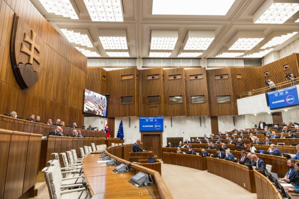 Fico: O zmene ústavy sa bude hlasovať dnes, nie je dôvod na odklad