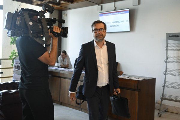 M. Krajčí kritizuje podmienky tendra na záchranky, tvrdí, že sú netransparentné