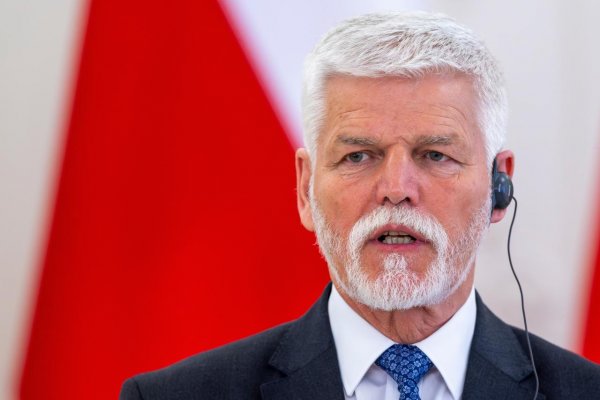 Bývalý generál by rád bojoval. Robert Fico zaútočil na prezidenta Pavla, Černochová a Lipavský ho bránia