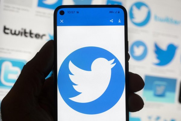 EÚ a Nemecko kritizujú Twitter a Muska za blokovanie účtov novinárov
