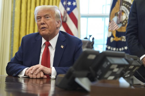 Trump chce pokračovať v dodávkach zbraní Ukrajine výmenou za vzácne kovy