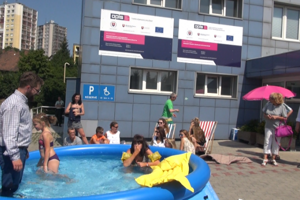 Minister sa okúpať neprišiel