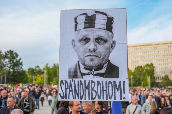 Fico vám zoberie peniaze a vy si môžete variť džem, odznelo pred 18-tisíc ľuďmi v Bratislave