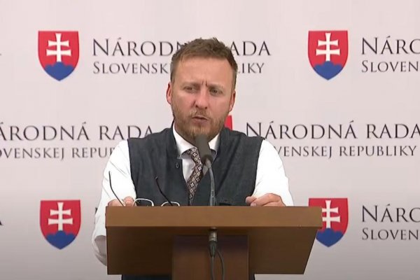 Kotlár nesúhlasí s výsledkami analýzy mRNA vakcín od SAV a vylučuje odchod z funkcie