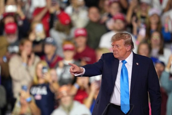 Trump čelí ostrej kritike republikánov aj demokratov za pozastavenie nového balíka protiruských sankcií