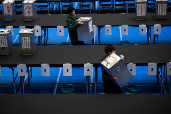 Exit polly po voľbách v Japonsku naznačujú hladké víťazstvo vládnej LDP