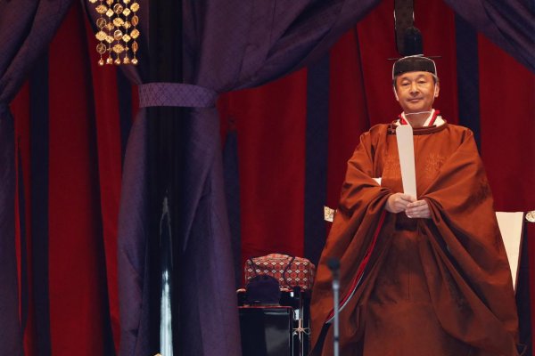 Cisár Naruhito oficiálne zasadol na trón, Japonsko má štátny sviatok