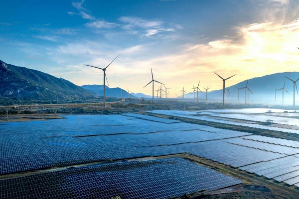 Solárne panely, veterné farmy a jadrová energia: Zvládne Slovensko energetickú revolúciu do roku 2030?