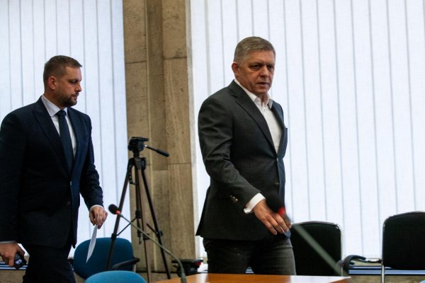 Fico chce meniť ústavu, navrhuje zakotviť dve pohlavia  – čo to znamená podľa Juraja Petroviča