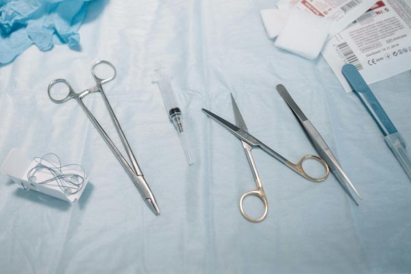 Čakacie lehoty na operácie sú výrazne kratšie, VšZP požiada Úrad pre dohľad nad zdravotnou starostlivosťou o opravu dát