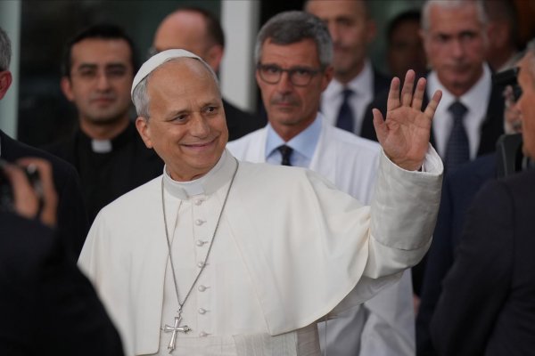 Pápež Lev XIV. opustil nemocnicu štyri dni po operácii