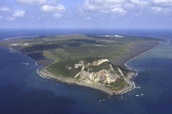 Japonsko potvrdilo prítomnosť čínskej lode Liaoning pri ostrove Iwodžima