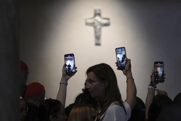 Konkláve sa začne 7. mája