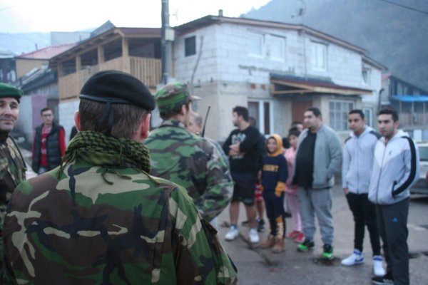 Slovenskí branci „robia poriadok“ v rómskych osadách. Oporu v zákone nemajú
